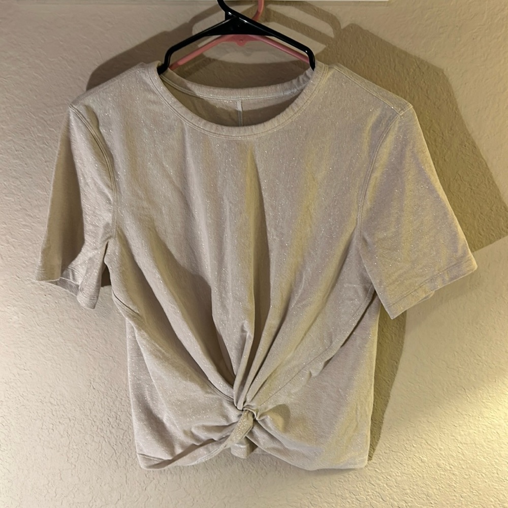 Lululemon Crescent Tee (Spark). Color Beige. Size 4